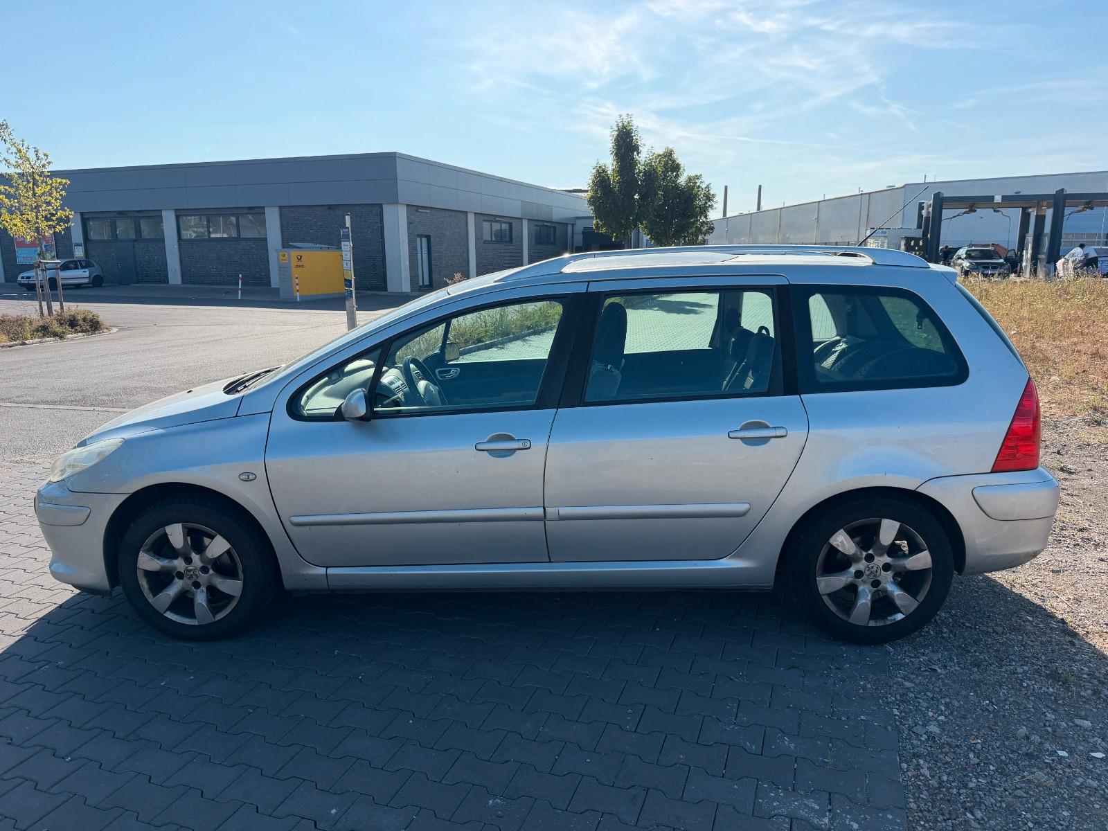 Peugeot 307 2006 — rear view