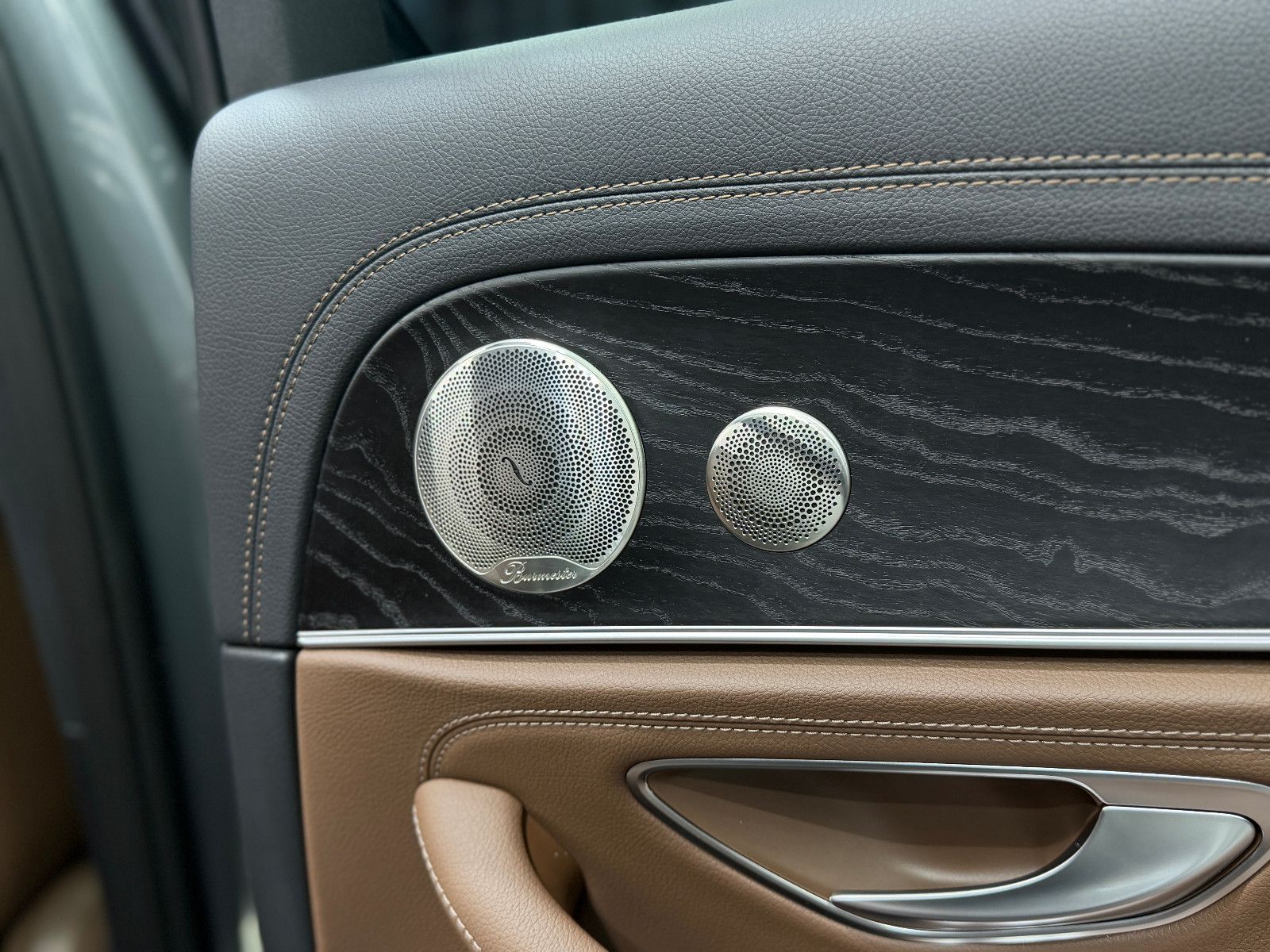 Fahrzeugabbildung Mercedes-Benz E 300 de T-Modell |BURMESTER|MULTIBEAM-LED
