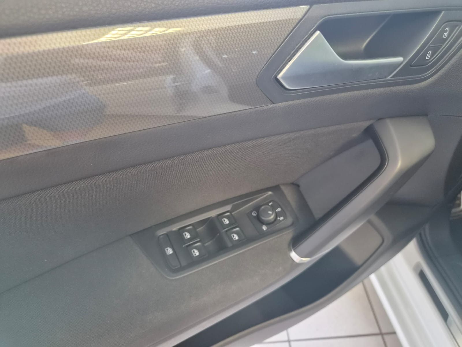 Fahrzeugabbildung Volkswagen Touran IQ.DRIVE / 1. HAND / MWST