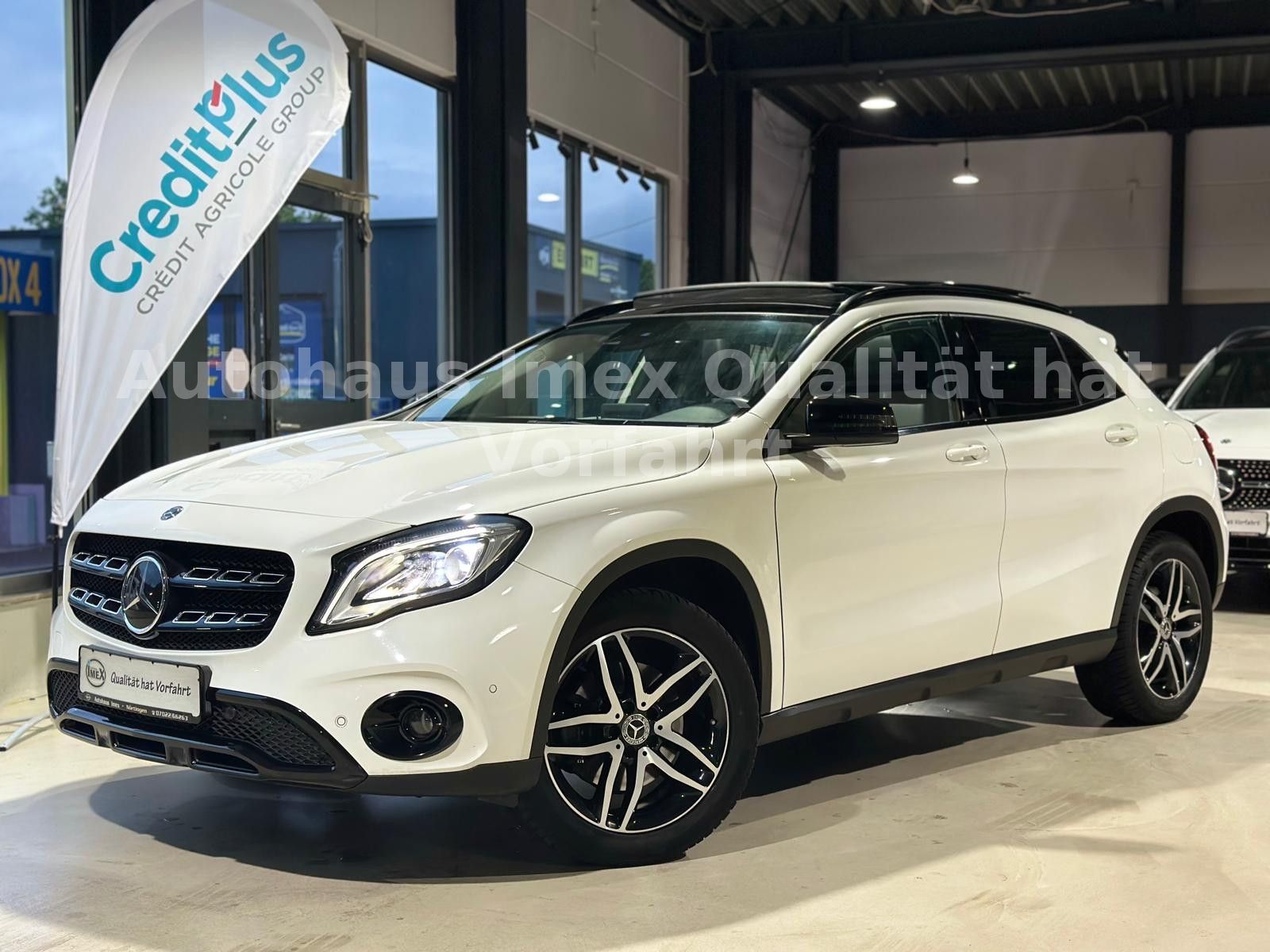 MERCEDES-BENZ GLA 220 4Matic*STYLE*PANO*LED*RHKAM*AHK*DISTRO*