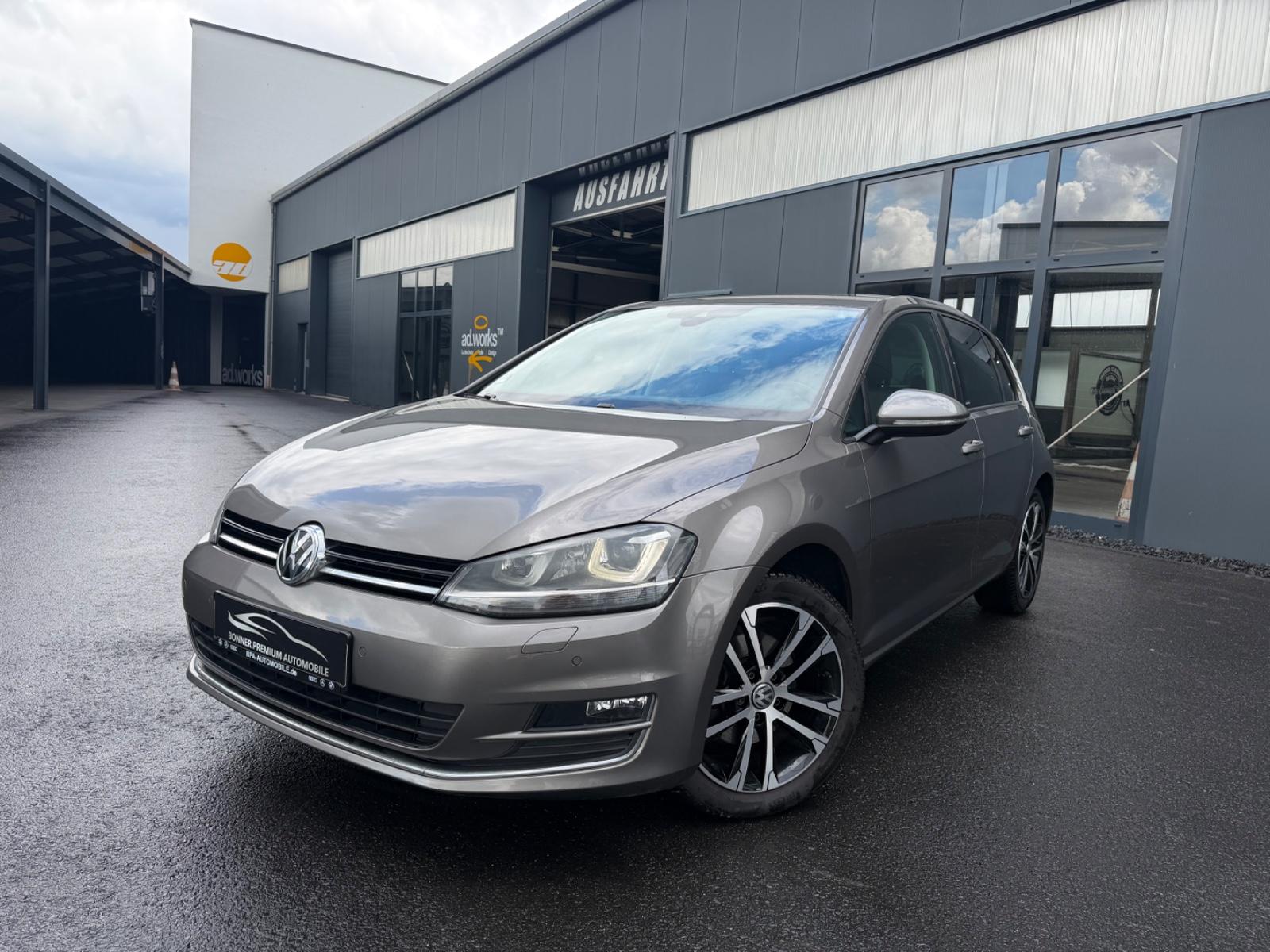Volkswagen Golf VII Lim. Allstar AHK R*Kam*Navi Garantie