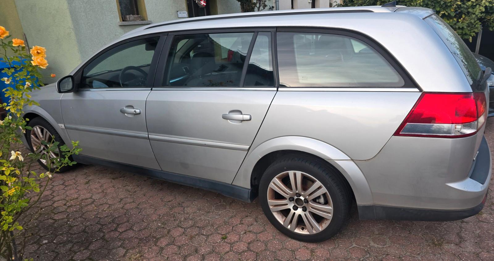 Opel Vectra 2006 — вигляд ззаду