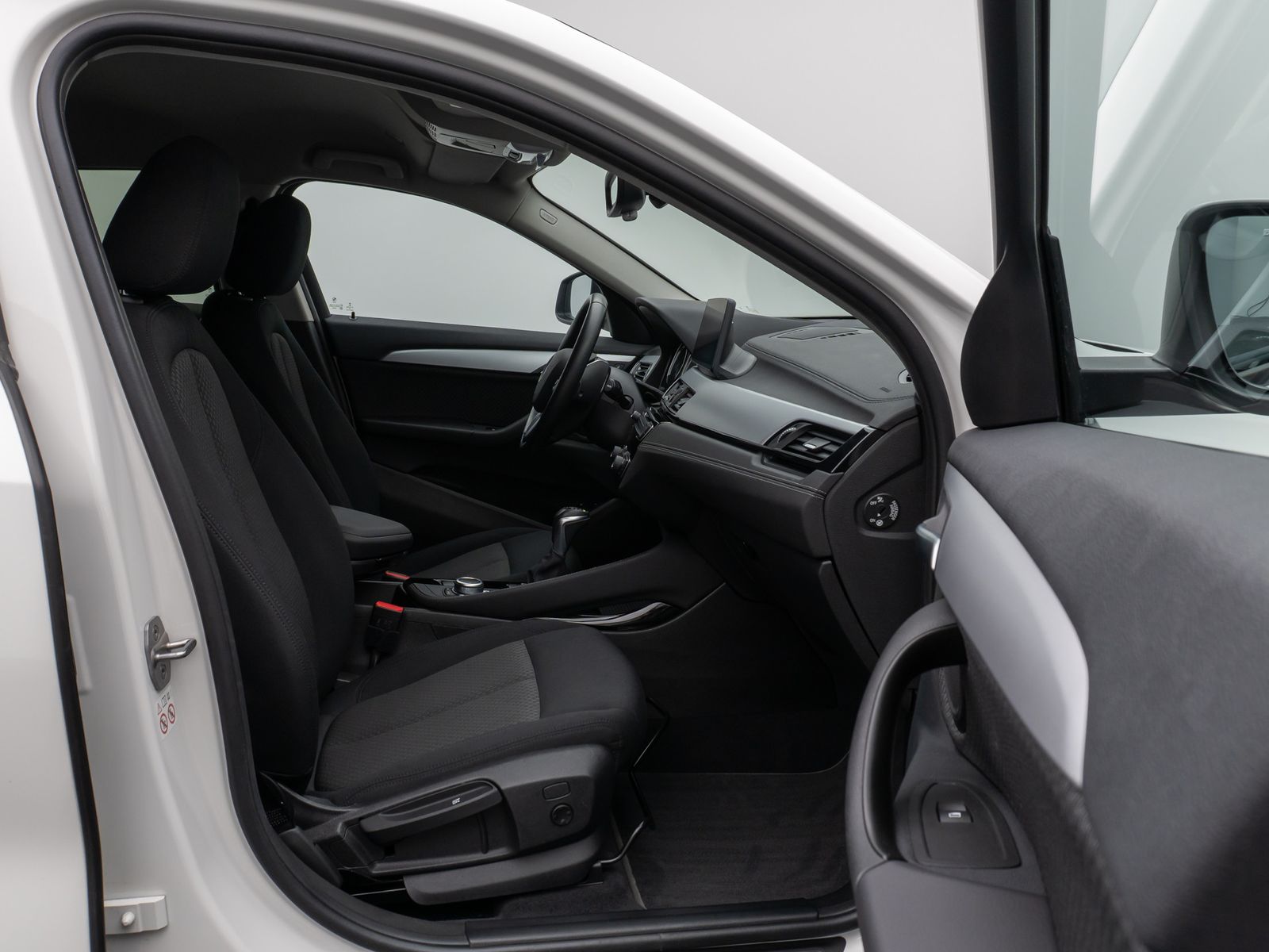 Fahrzeugabbildung BMW X2 xD25e Kamera HUD DAB HiFi Navi+Komfort Alarm