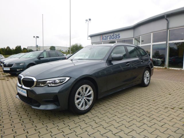 BMW 320 i Touring >AUT/AHK/NAV/LED-Licht/PDC<