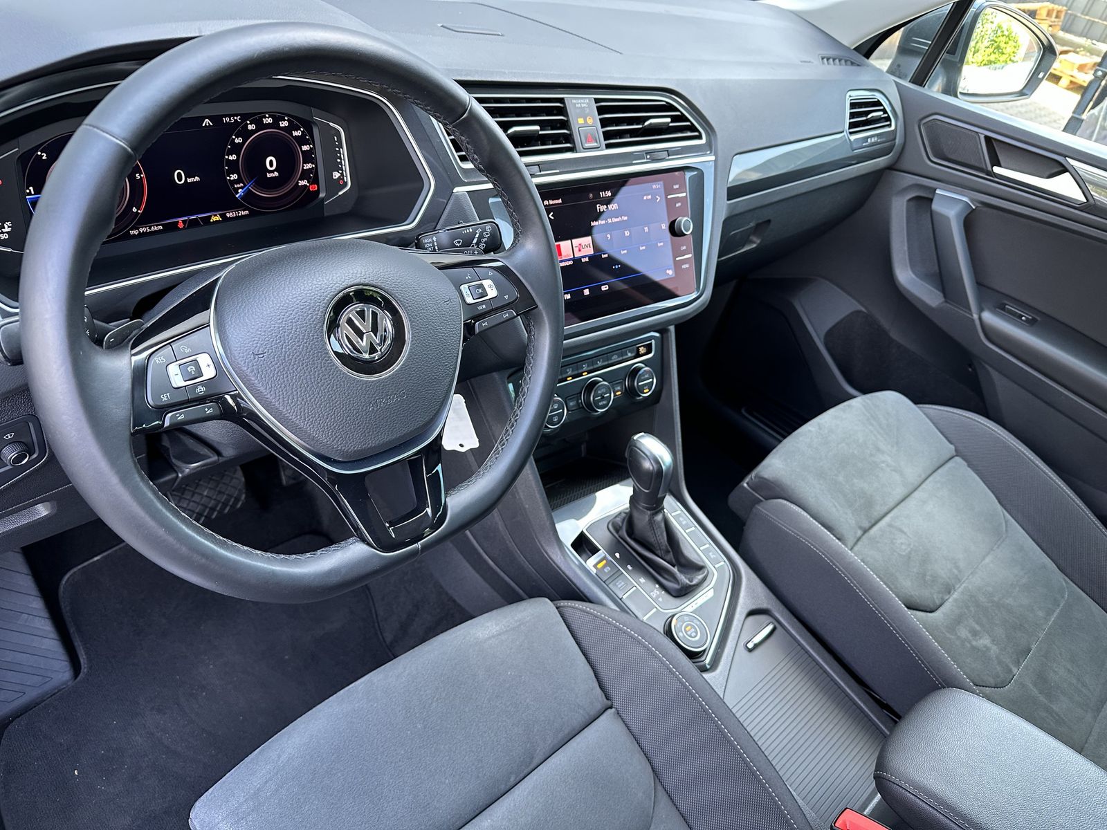 Fahrzeugabbildung Volkswagen Tiguan 2.0 TDI DSG 4M HL NAV+LED+AHK+HUD+VCOCK