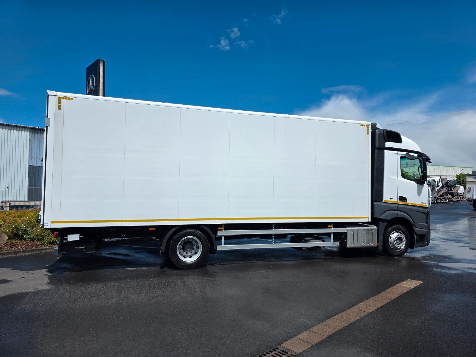 Fahrzeugabbildung Mercedes-Benz Actros 1833 L Retarder 2x Bett LBW Bär 1.500kg