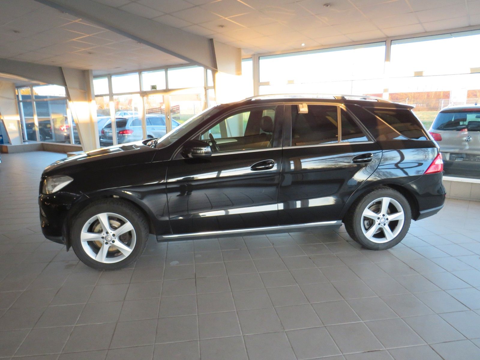 Fahrzeugabbildung Mercedes-Benz ML 250 CDI*AHK*LEDER*360°*Verkers*COMAND*