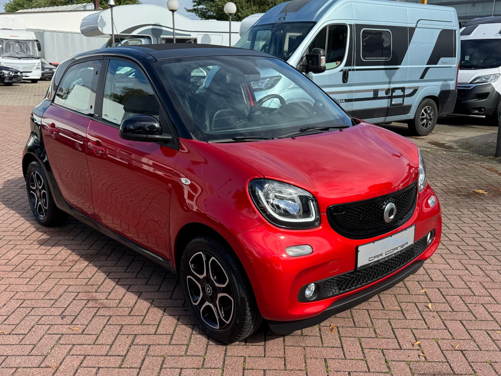 Fahrzeugabbildung Smart ForFour 66KW PRIME EXCLUSIVE PANO NAVI LED VOLL