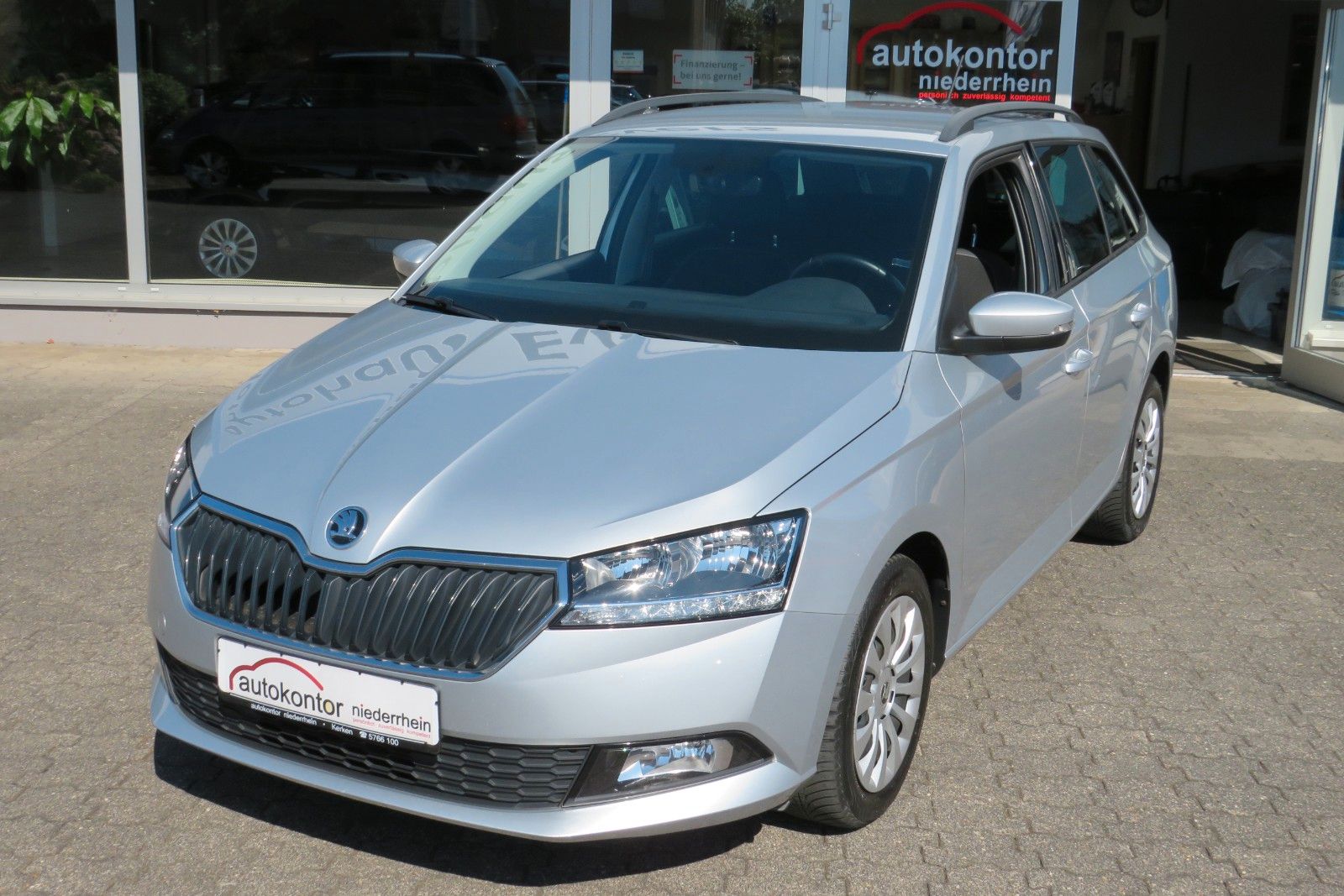 Fahrzeugabbildung SKODA Fabia Combi Ambition PDC NAVI APP SITZH. 1.HD