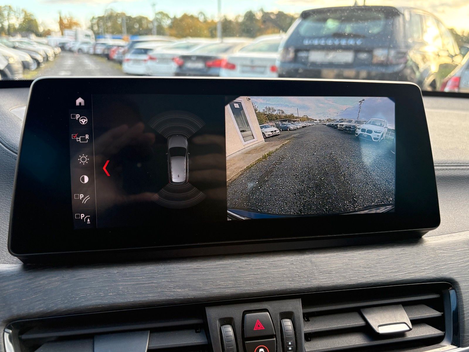 Fahrzeugabbildung BMW X1 sDrive18d Aut. M SPORTPAKET Navi LED Pano HUD