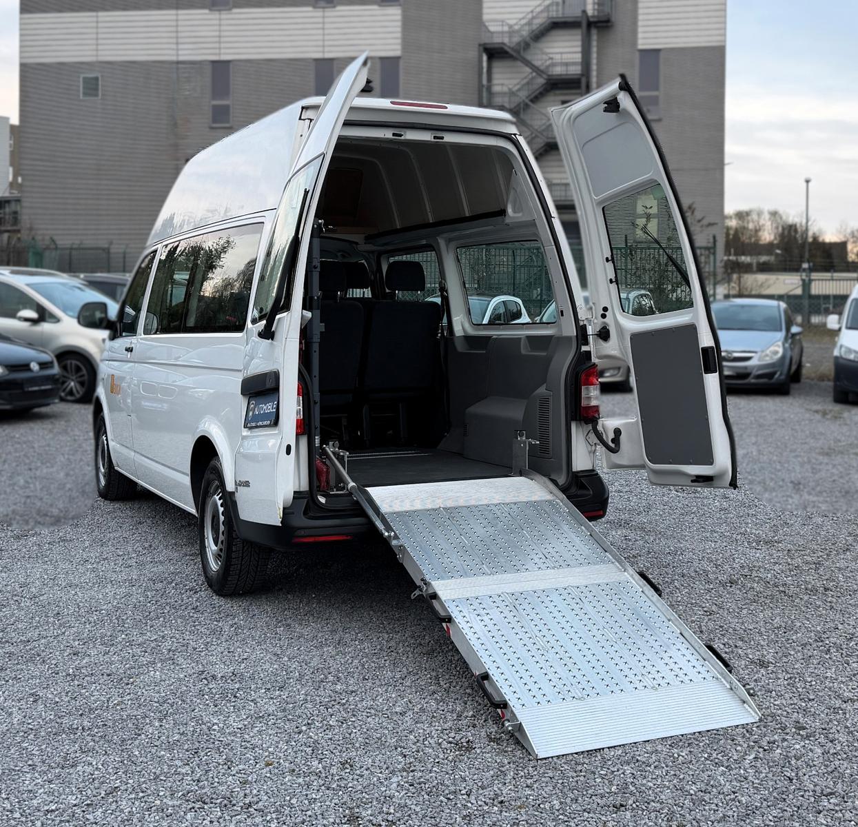 Volkswagen T5 °2.0TDI°BEHINDERTENGERECHT°6SITZER°HOCH°LANG°