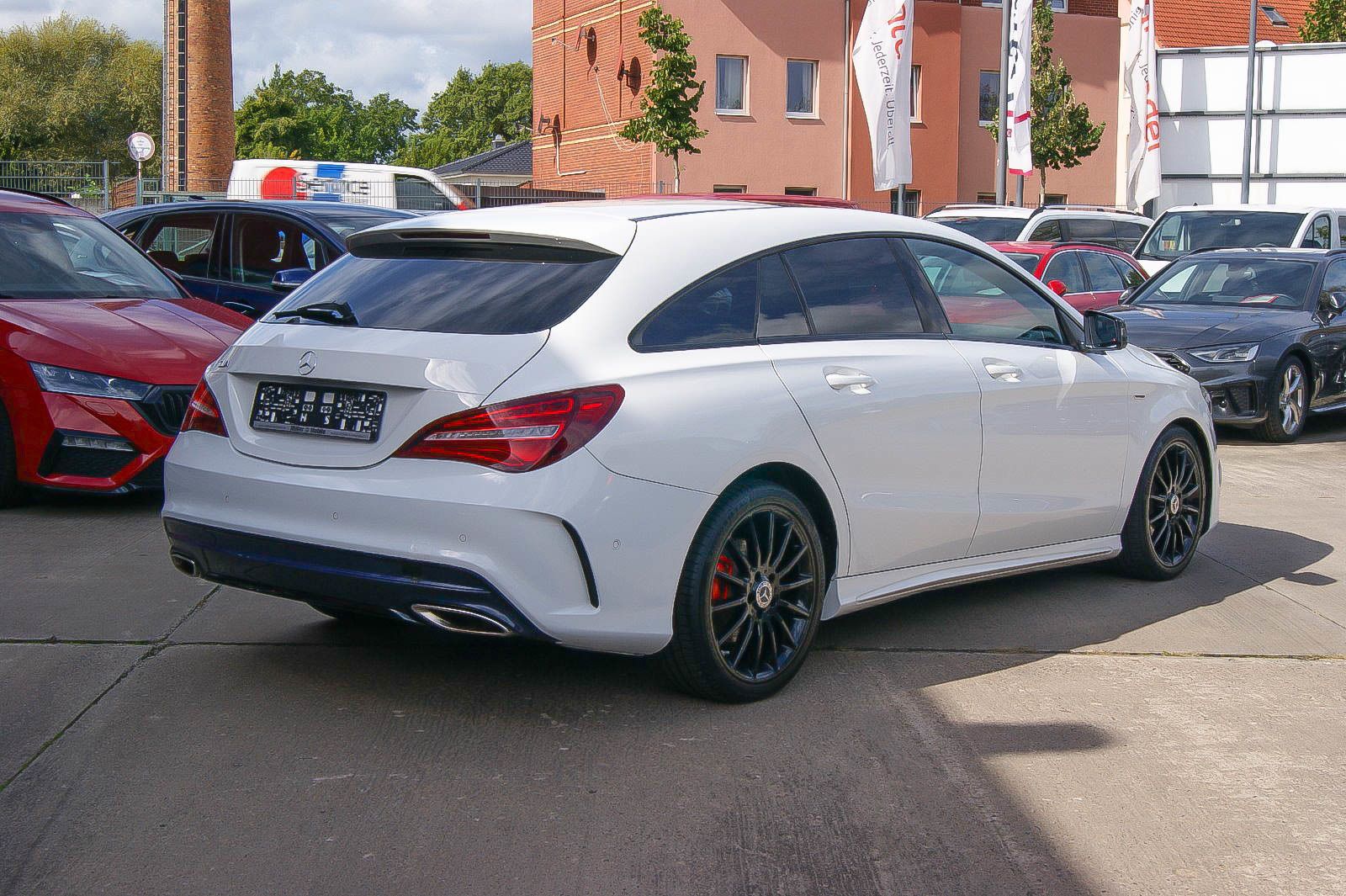 Fahrzeugabbildung Mercedes-Benz CLA 180 7G-DCT Urban Style Edition AMG PANORAMA