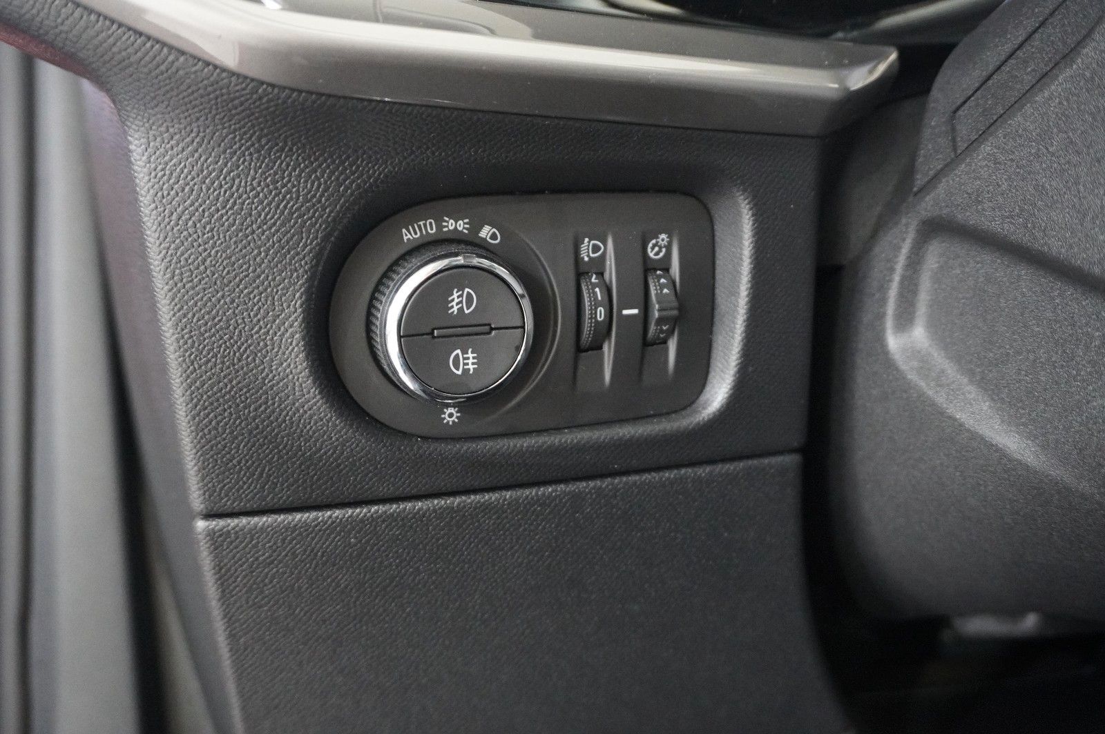 Fahrzeugabbildung Opel Mokka ELEGANCE 1.2T NAVI/LED/KAMERA/SPORT/VIRT.