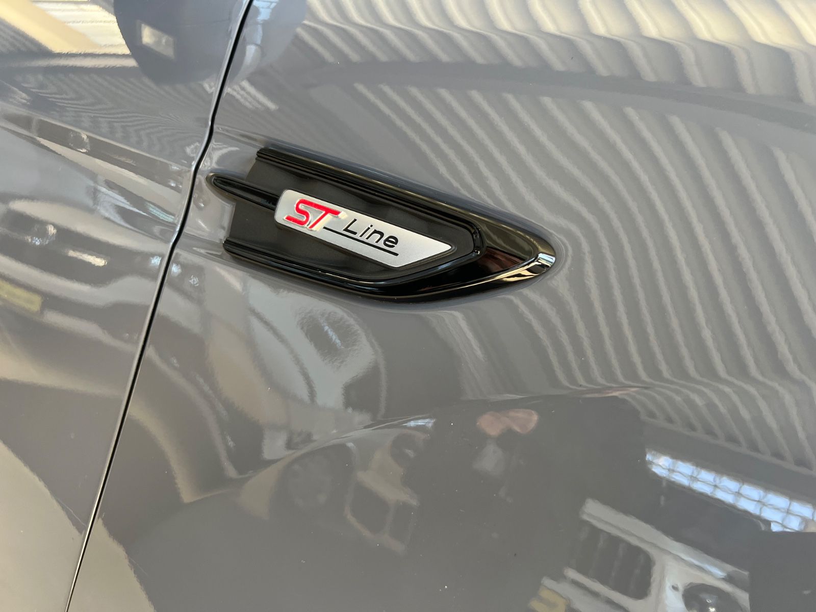 Fahrzeugabbildung Ford Kuga ST-Line Automatik