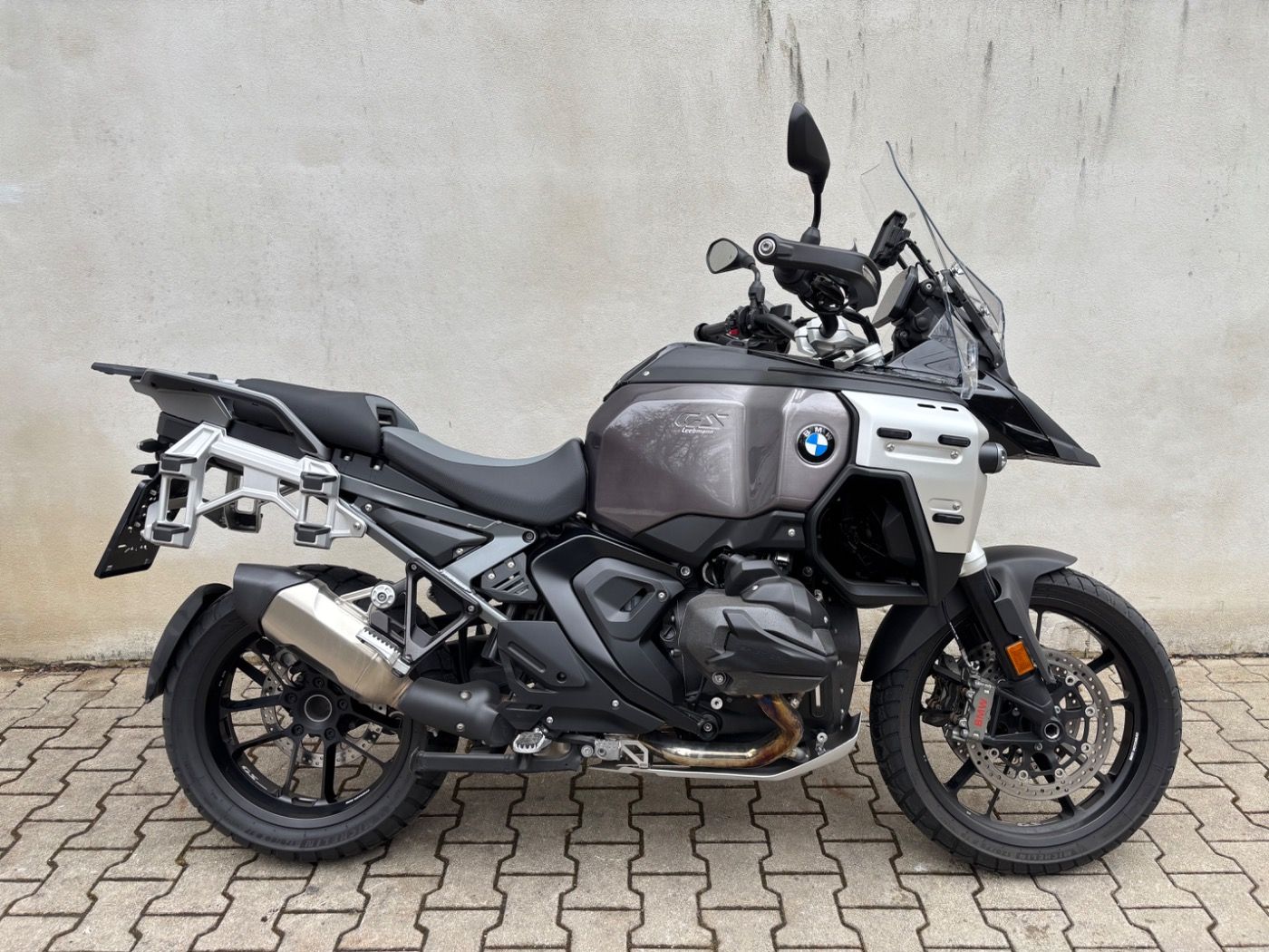 Fahrzeugabbildung BMW R 1300 GS Adventure 3 Pakete Enduroschmiederäder