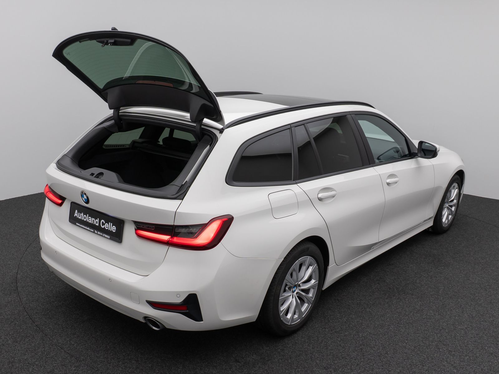 Fahrzeugabbildung BMW 320d xD Panorama DAB PDC Geschwindigkeitsreg LED