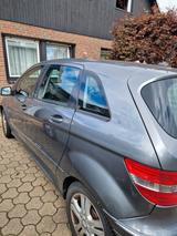 Mercedes-Benz B 200  Mountaingrey Metallic - Mercedes-Benz: Grau, Metallic