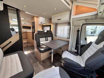 Sunlight Adventure T 67 10Navi Hubbett TV SOLAR Combi6E
