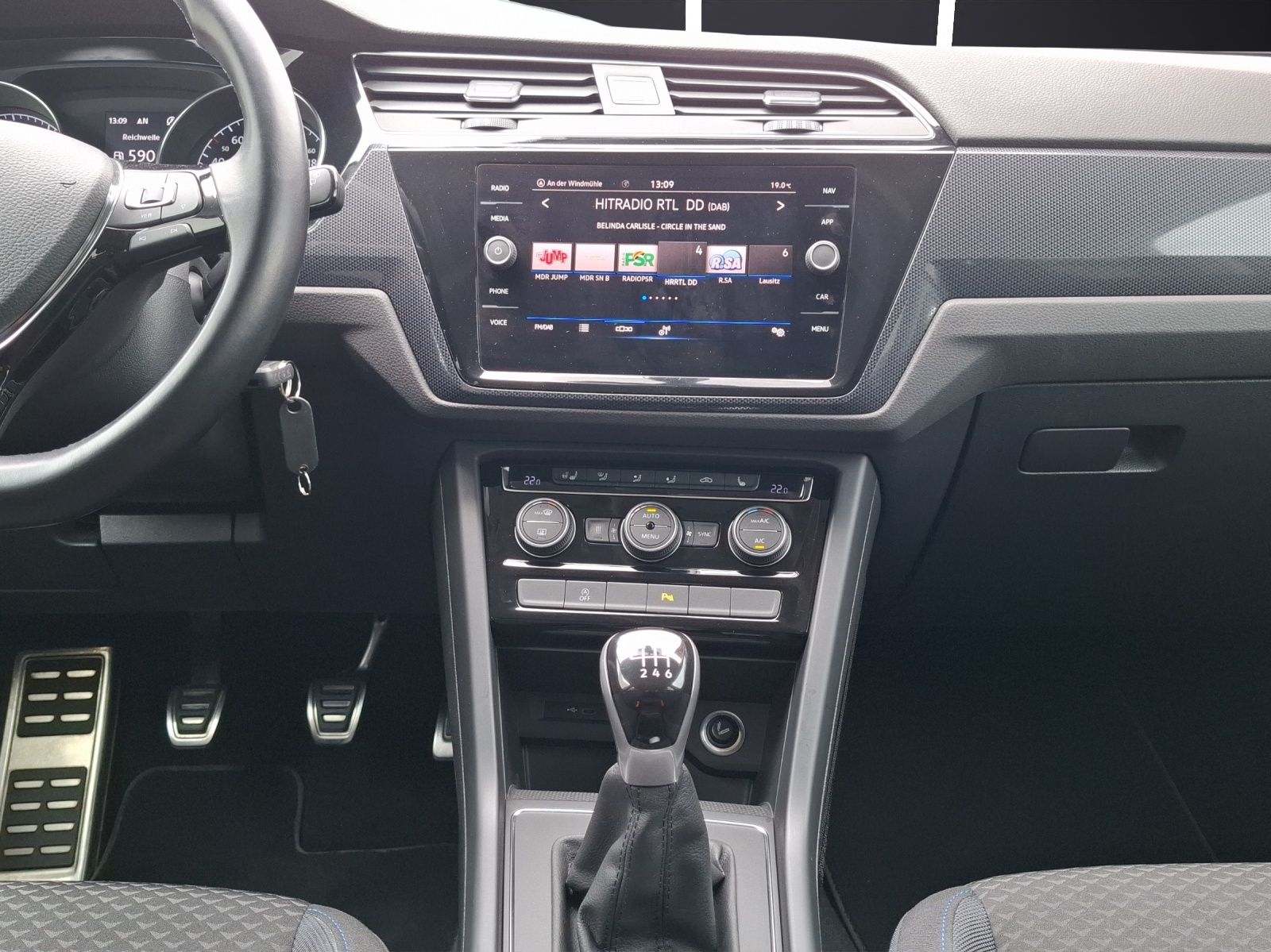 Fahrzeugabbildung Volkswagen Touran TSI United Standhzg 7-Si LED Navi ACC RFK