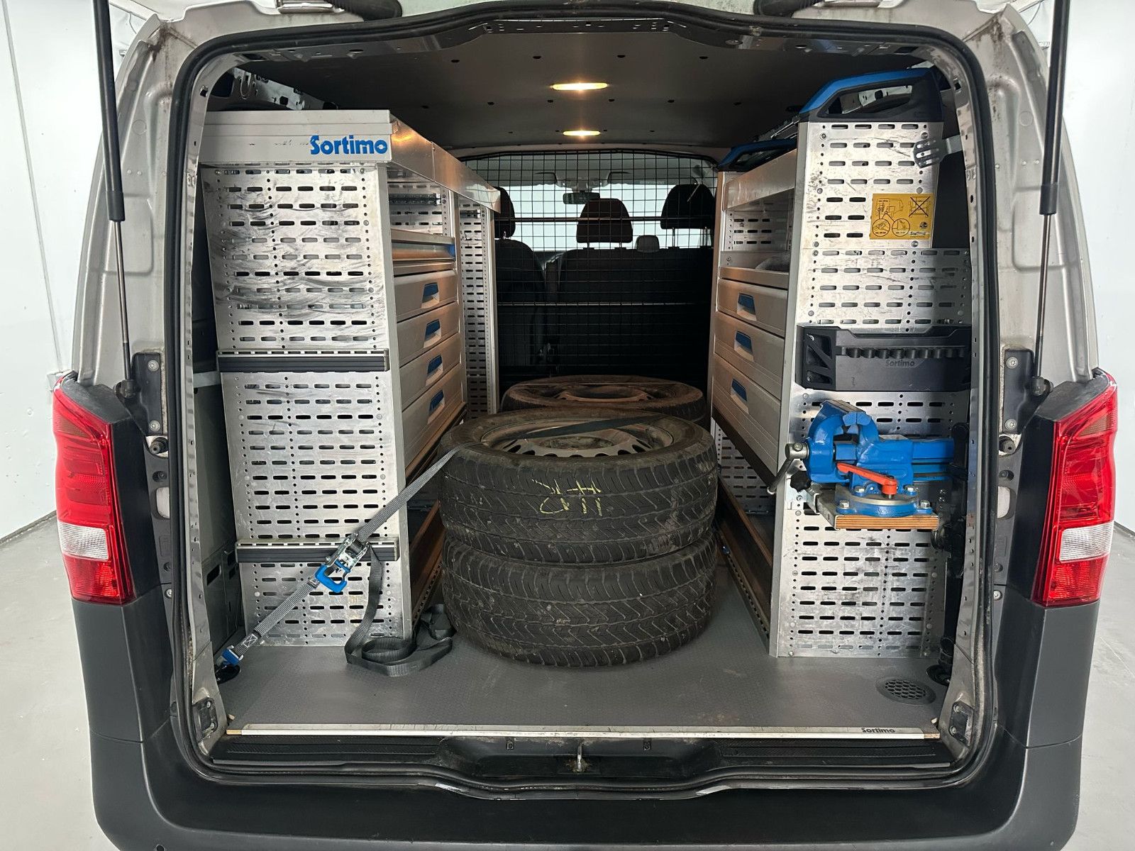 Fahrzeugabbildung Mercedes-Benz Vito 116 CDI 4Matic MIXTO *LANG*NAVI*SORTIMO*AHK