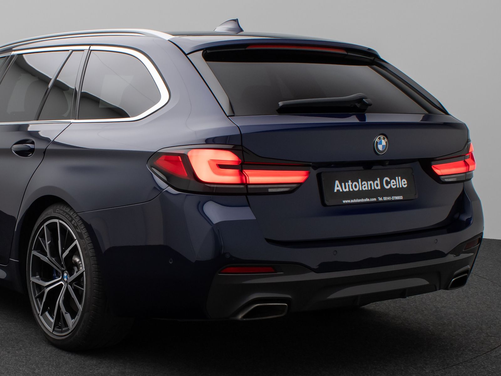 Fahrzeugabbildung BMW 530d M Sport Panorama 360°Laser HUD HiFi SoftCL