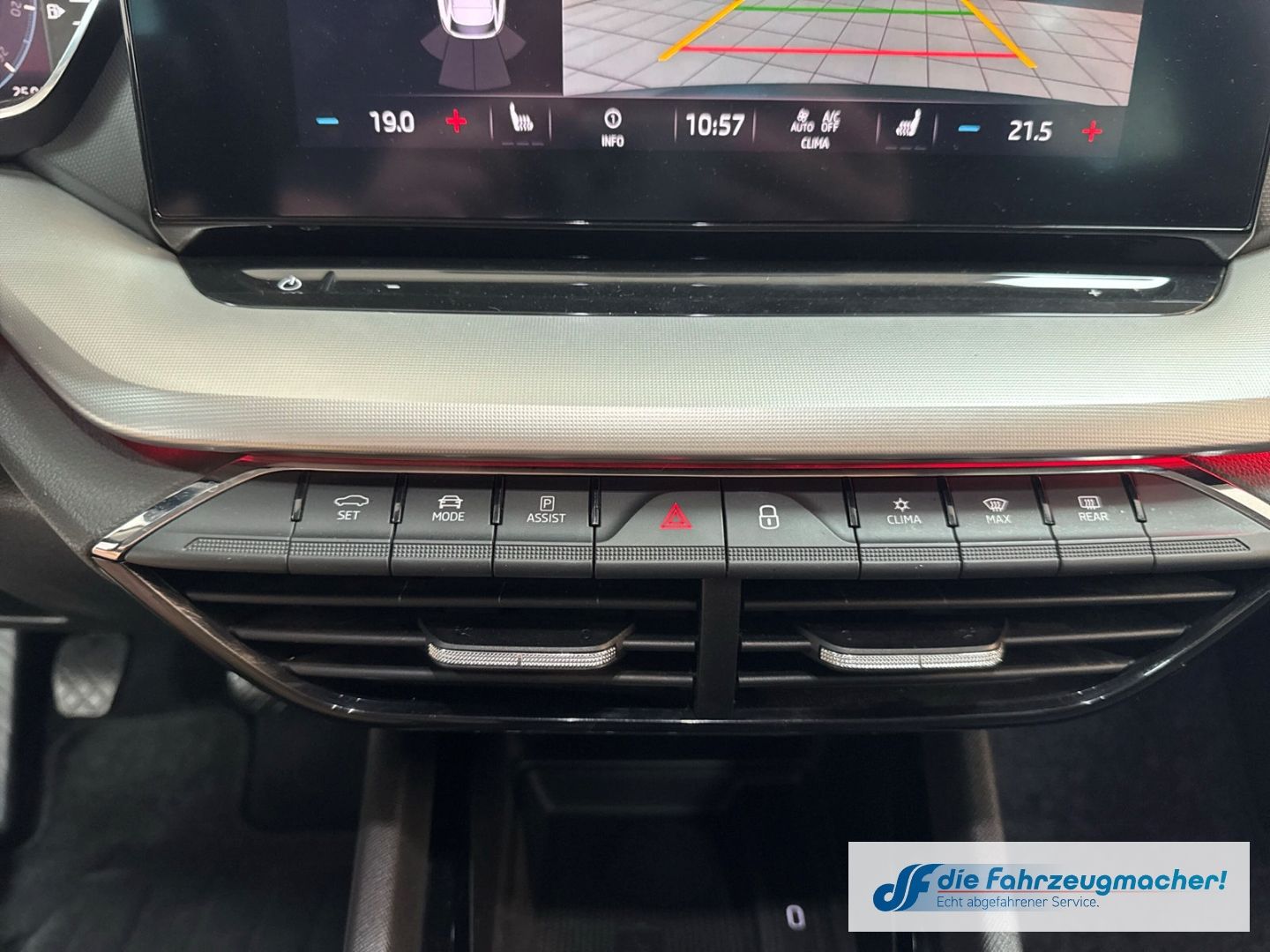 Fahrzeugabbildung SKODA Octavia Combi Clever Navi Digitales Cockpit LED