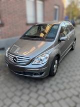 Mercedes-Benz Mercedes Benz B190 Graumetallic - Mercedes-Benz 190 mit Benzin-Antrieb: Scheckheftgepflegt