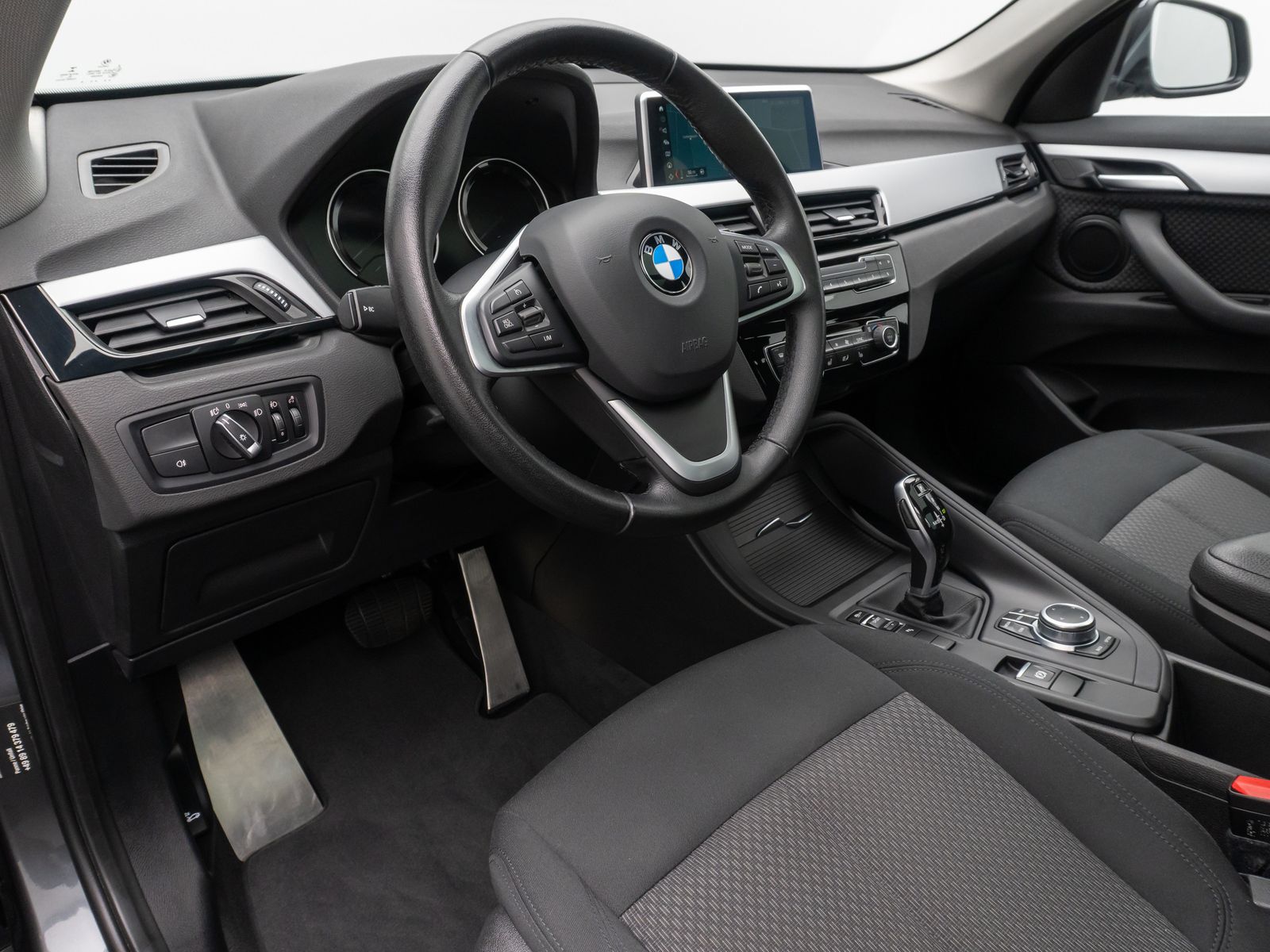 Fahrzeugabbildung BMW X1 sD20i ParkAs LED Navi GeschwReg Panorama DAB