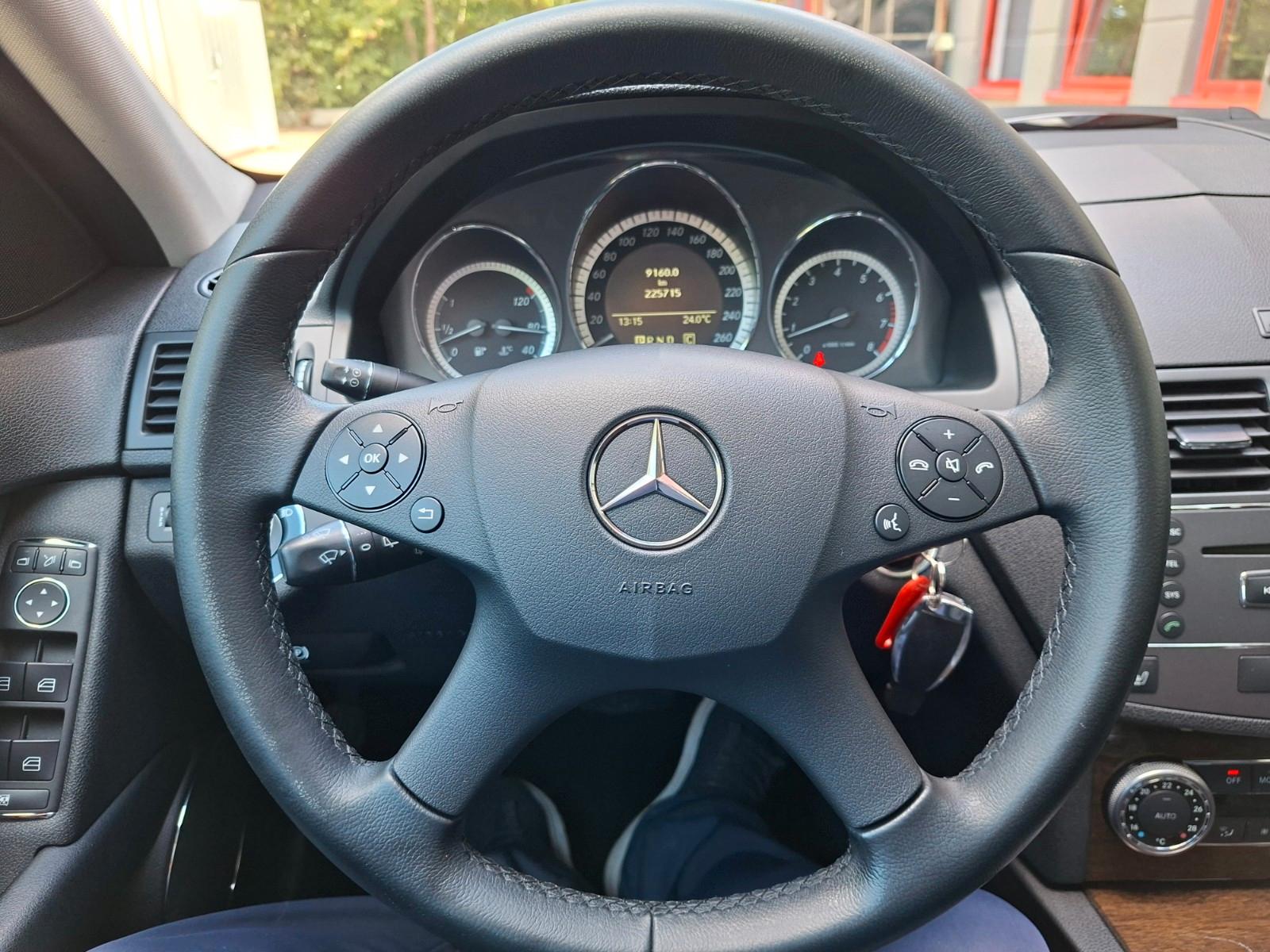 Mercedes-Benz C180 2009 — photo 29