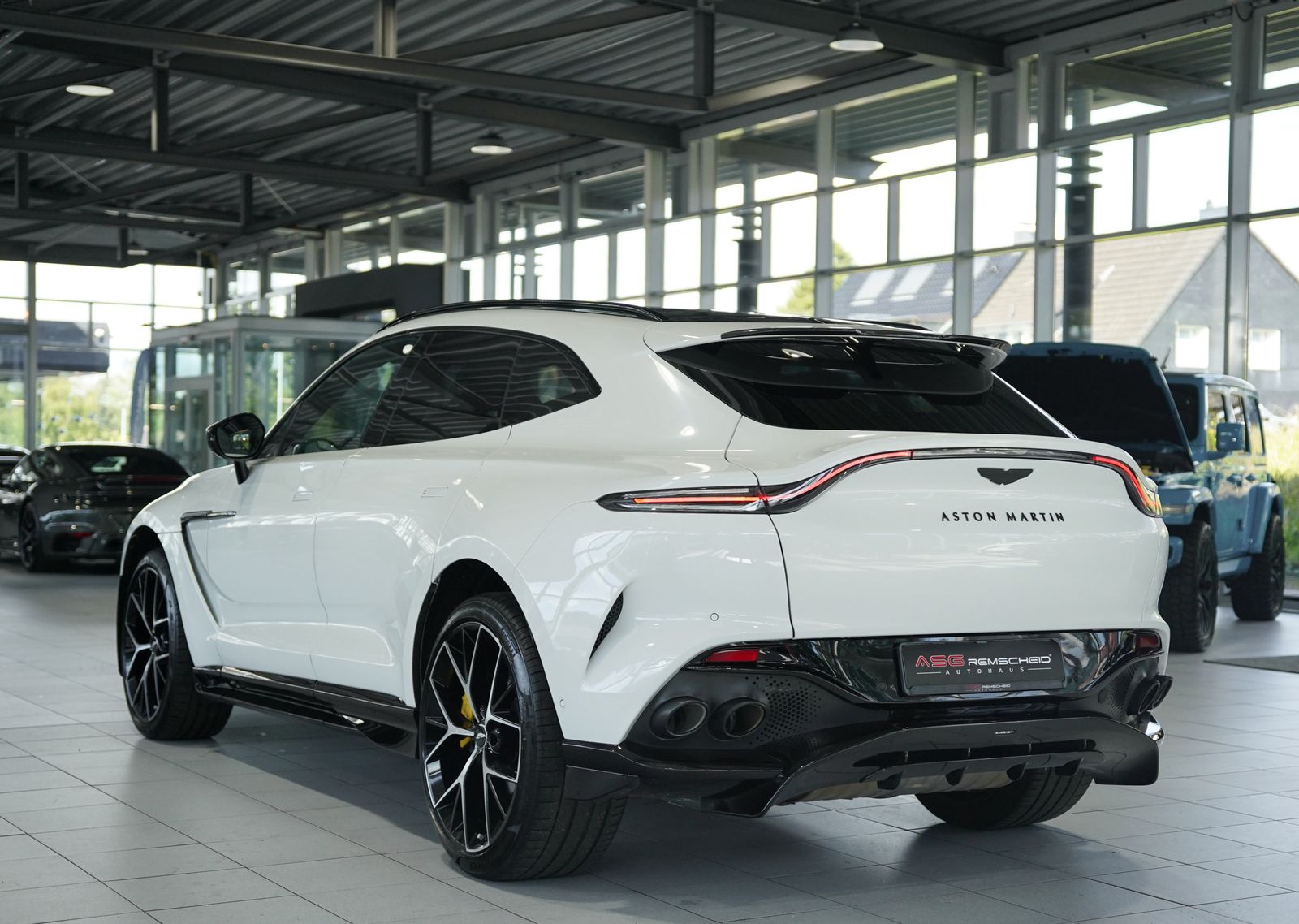Aston Martin Dbx