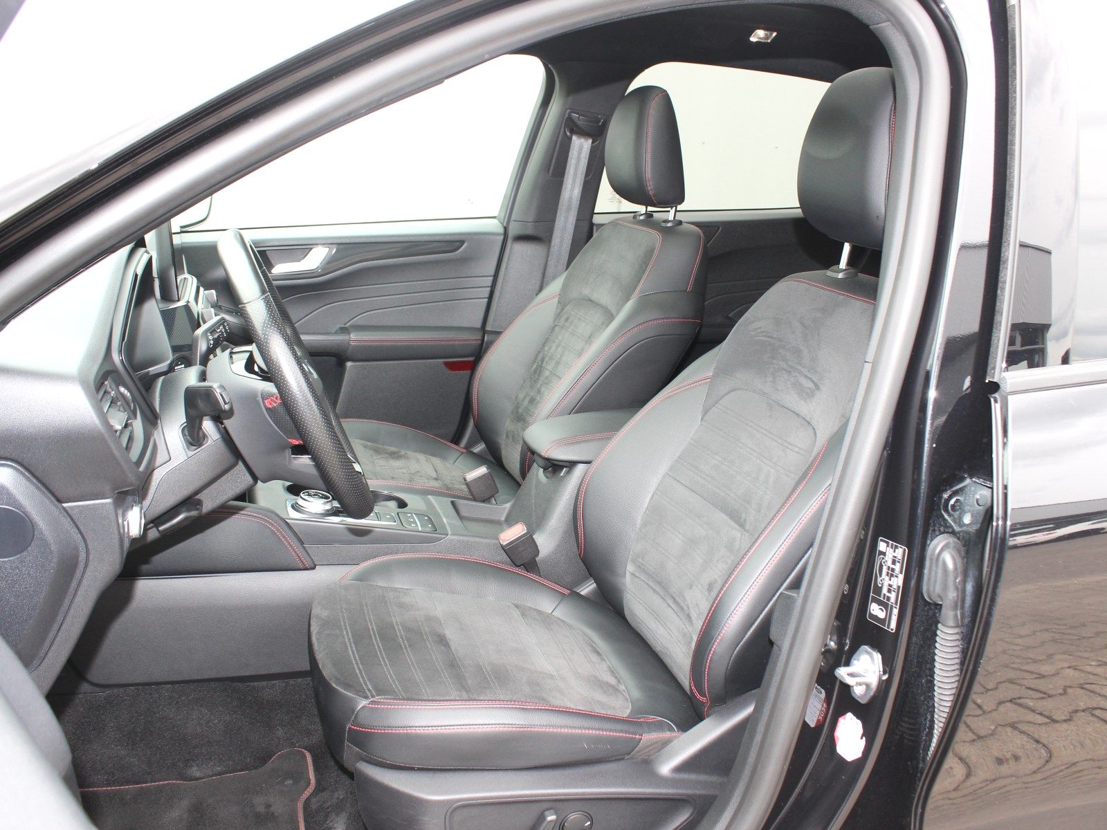 Fahrzeugabbildung Ford Kuga Plug-In Hybrid ST-Line X 2,5 Duratec