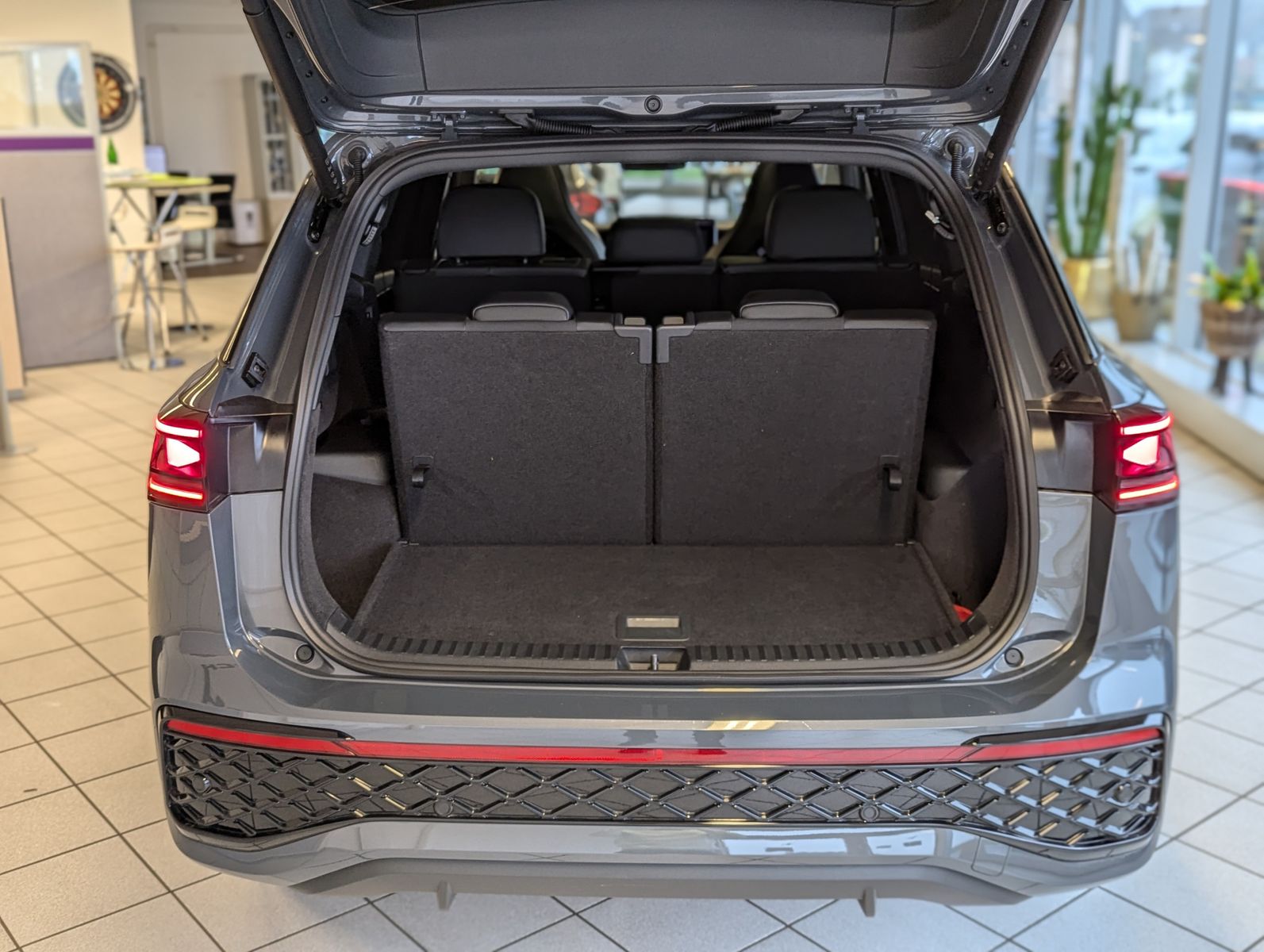 VW Tayron 2.0TDI 4M R-Line Launch Pano Black AHK 20 - Image 20