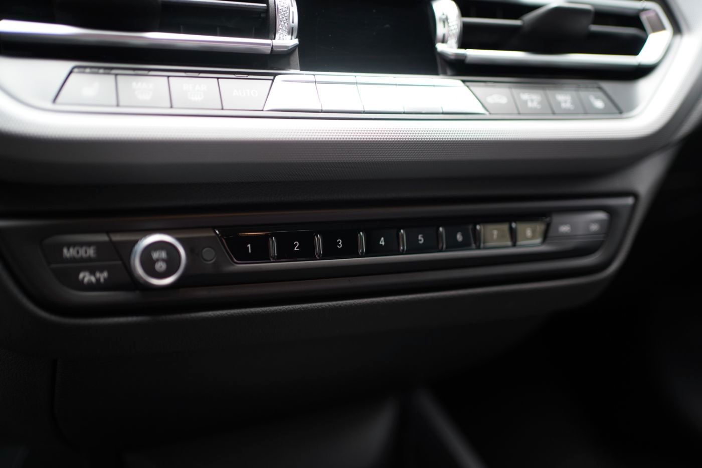 Fahrzeugabbildung BMW 118iA Advantage +LiveCockpitProf+Multi-Sport-Len