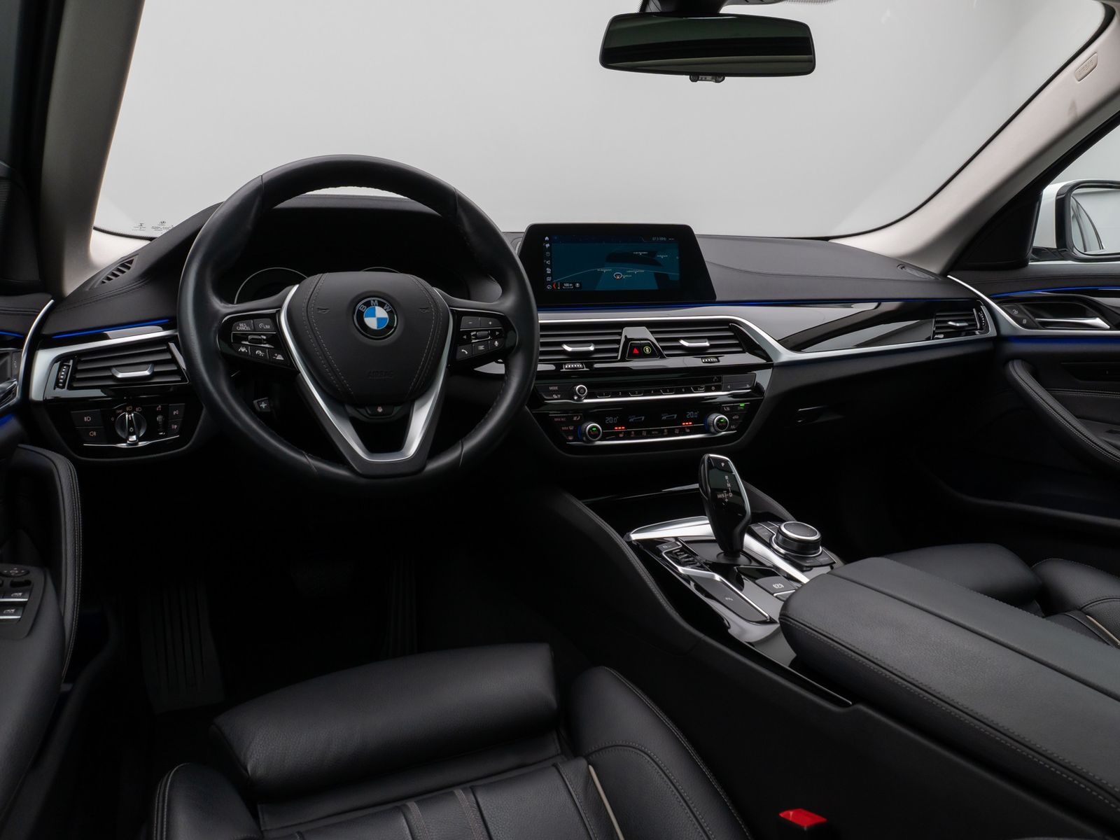 Fahrzeugabbildung BMW 520d Luxury Line Panorama Kamera HUD DAB HiFi
