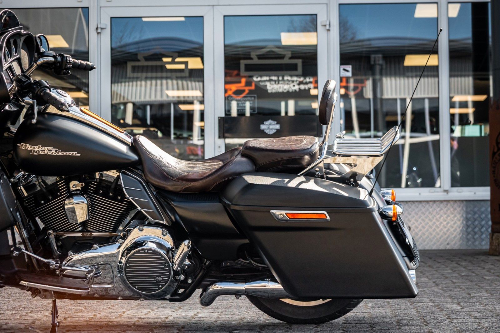 Fahrzeugabbildung Harley-Davidson Street Glide FLHX - JEKILL & HYDE -