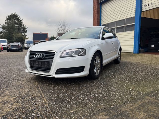 Audi A3 Sportback 1.6 TDI Attraction Xenon/Ahk/Leder