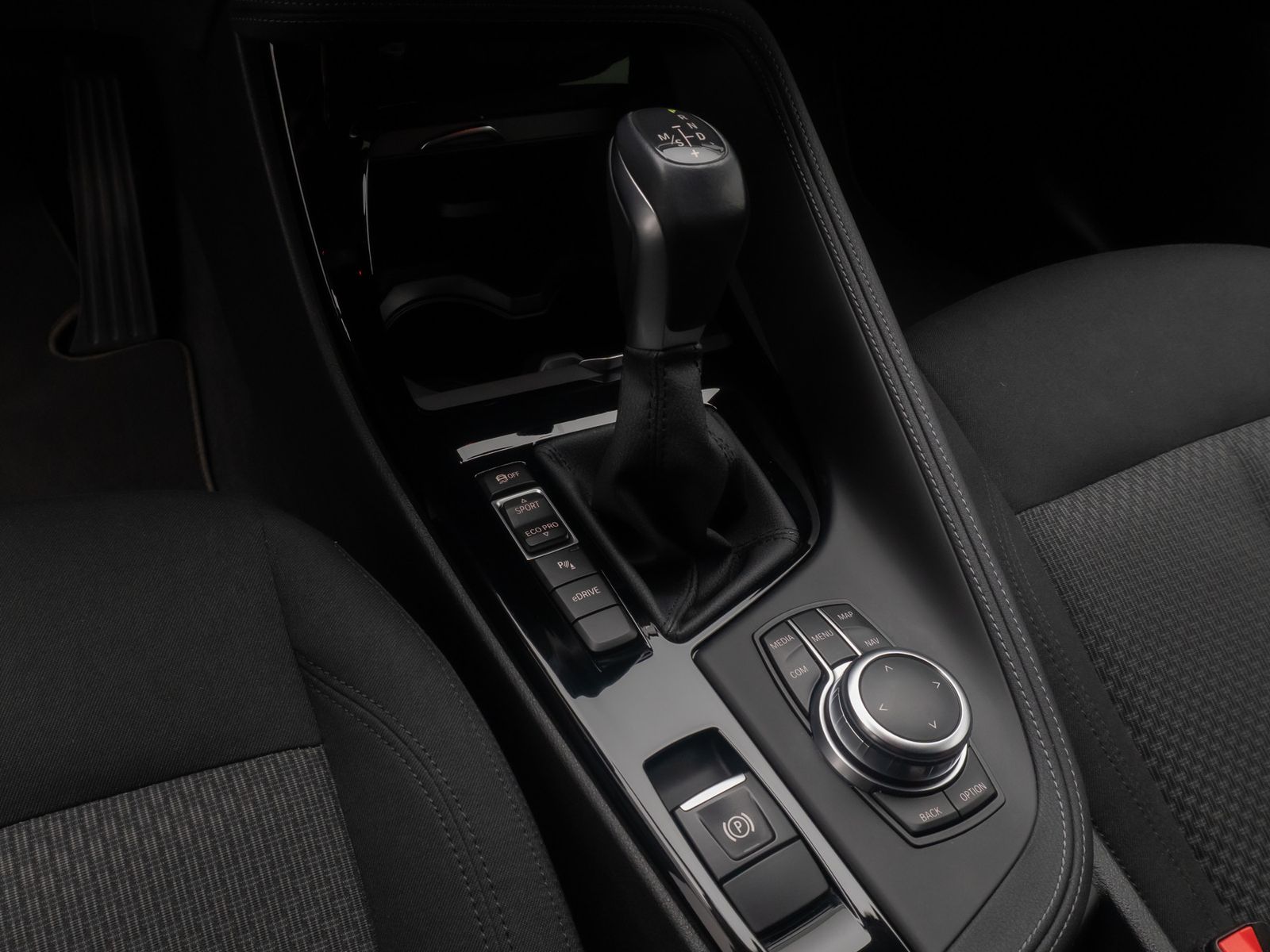 Fahrzeugabbildung BMW X2 xD25e Kamera DAB LED Parkassistent Navi Sport