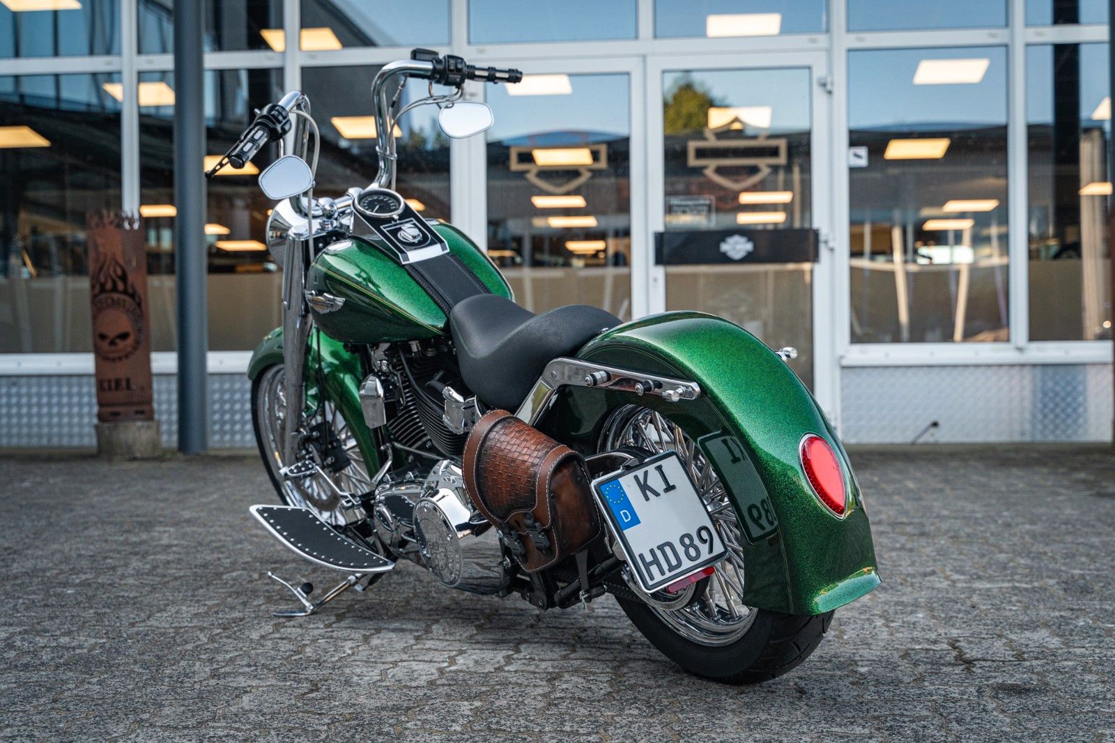 Fahrzeugabbildung Harley-Davidson FLSTN Softail Deluxe 103 - Chicano Candy Green