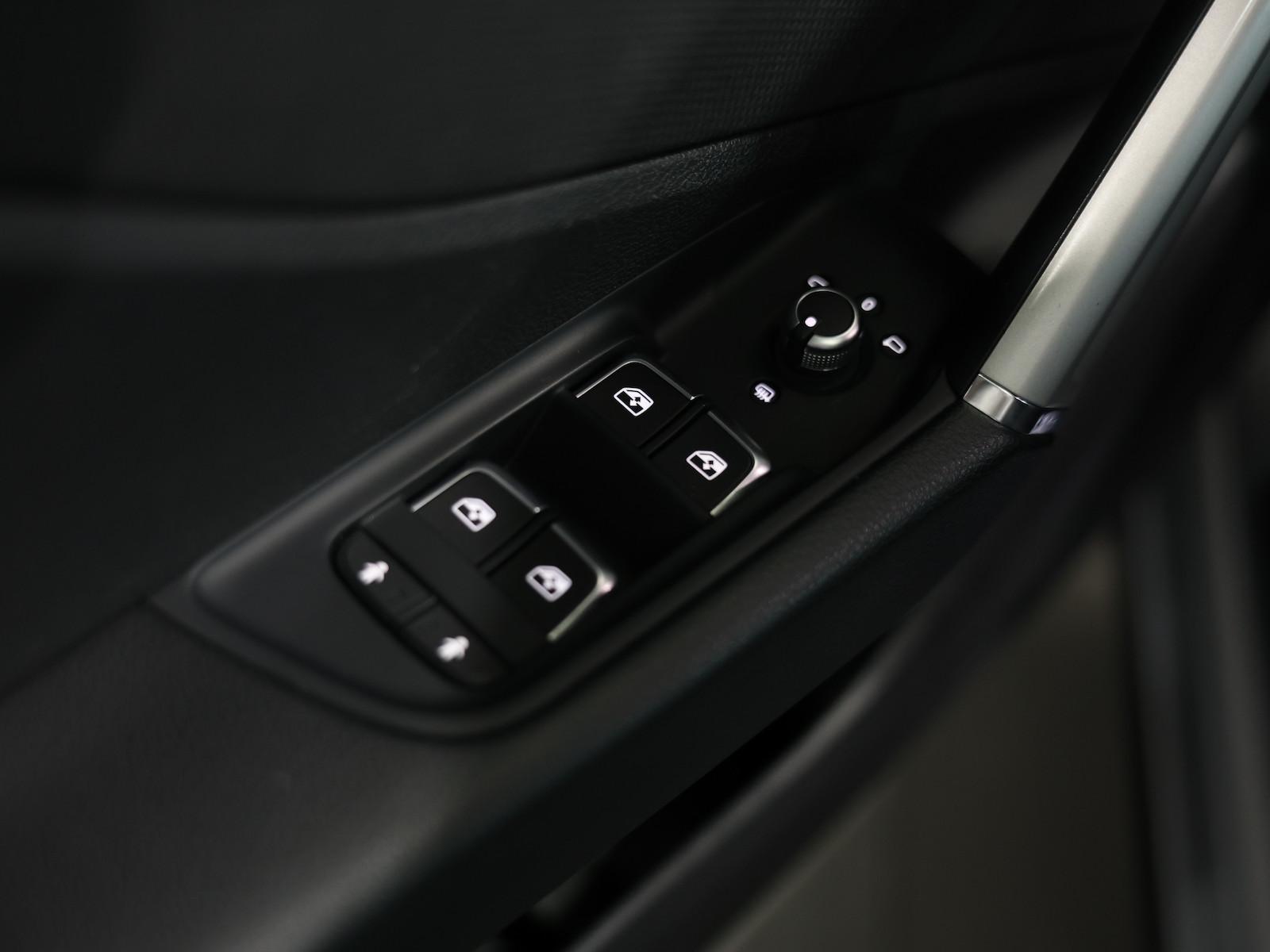 Audi Q2 35 TFSI ADVANCED SILVER & BLACK / LED, LEDER, миниатюра 15