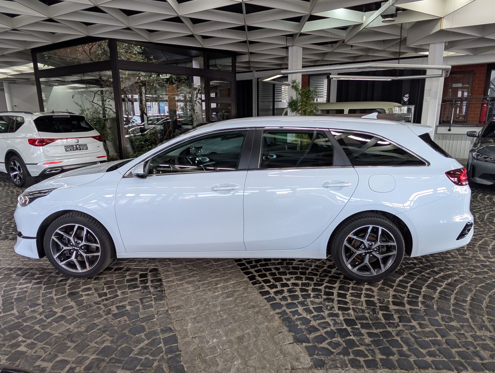 Fahrzeugabbildung Kia cee'd Sportswagon 1.5 Spirit SCC JBL KAM 7J Gar.