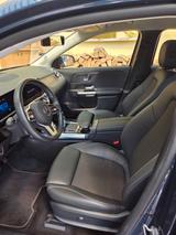Mercedes-Benz EQA 250+ + - blaue Mercedes-Benz EQA
