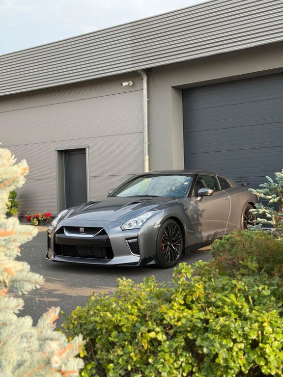 Image of Nissan GT-R