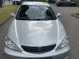 Toyota Camry - Toyota Camry mit Benzin-Antrieb