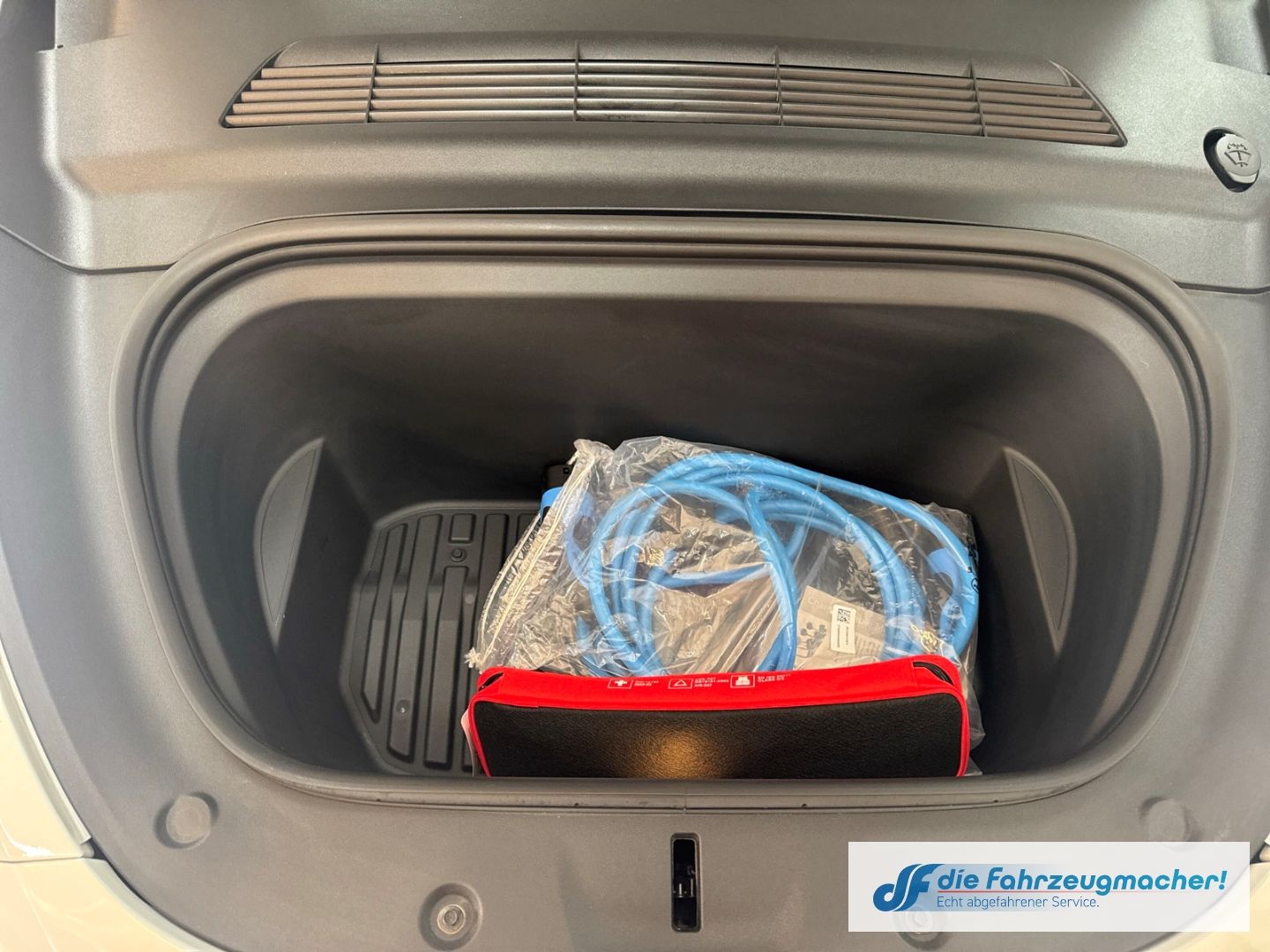 Fahrzeugabbildung Tesla Model Y RWD Panorama Navi Soundsystem LED ACC WL