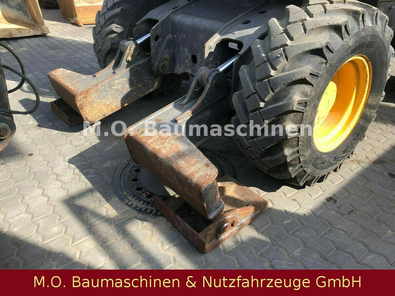 Fahrzeugabbildung MECALAC 12 MXT  / Schaufel / Gabel / 3x Tieflöffel