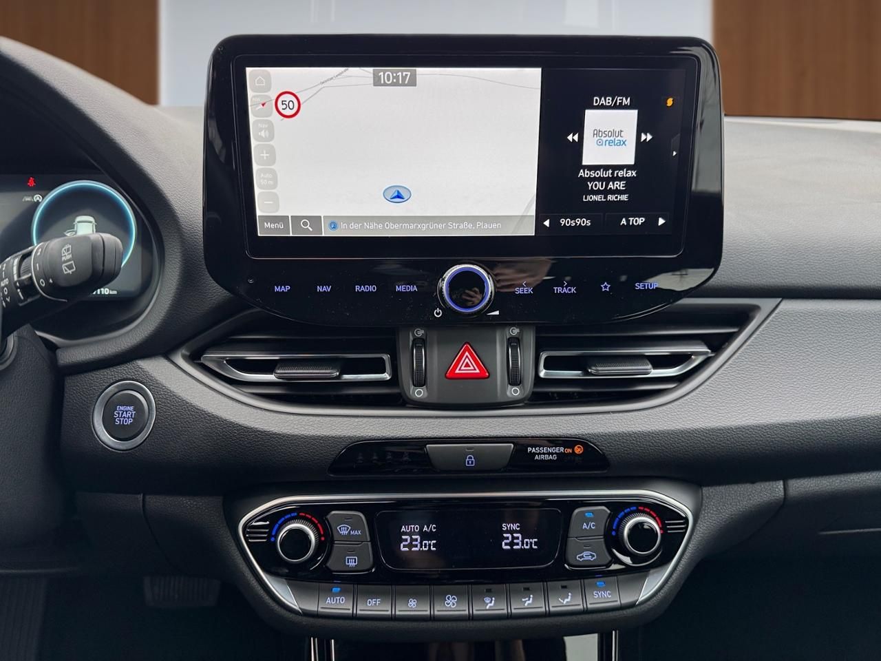 Fahrzeugabbildung Hyundai i30 ADVANTAGE *AUTOMATIK*LED*NAVI*KLIMAA*KAMERA*