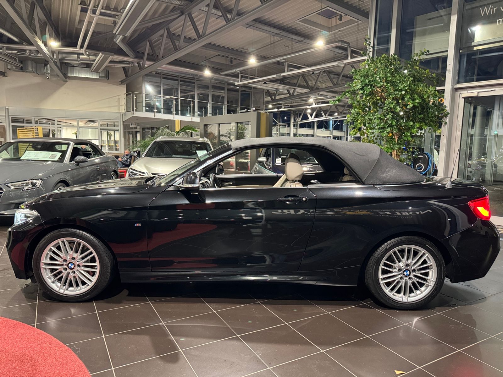 Fahrzeugabbildung BMW 230i Cabrio M Sport LED NAVI ALU