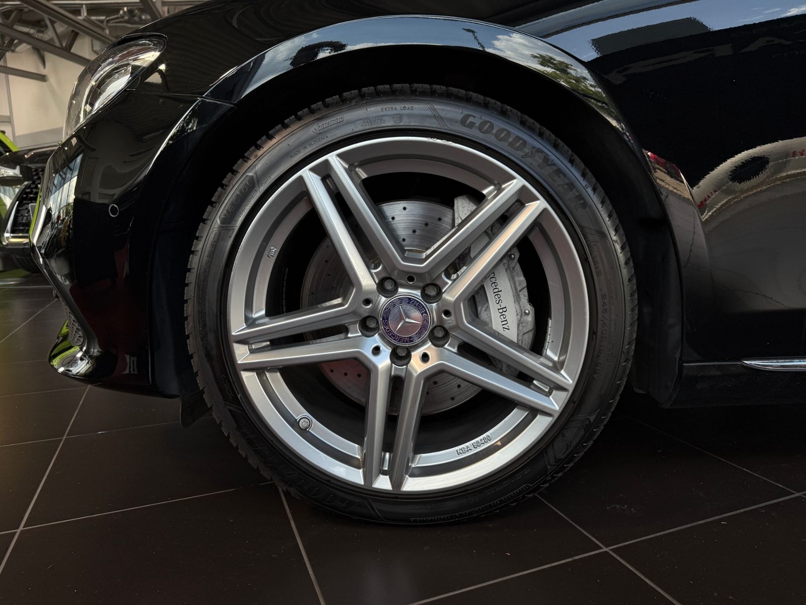 Fahrzeugabbildung Mercedes-Benz E400 4Matic Avantgarde 9G RFK LED NAVI