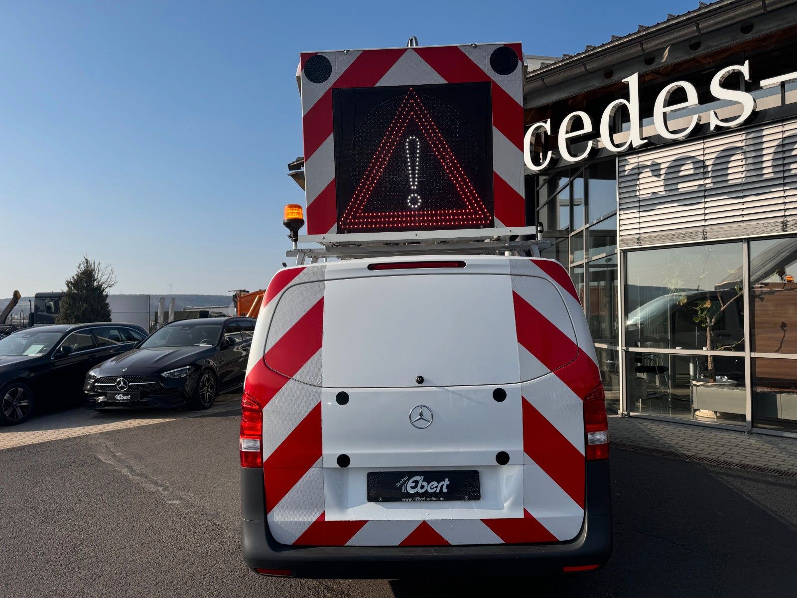 Fahrzeugabbildung Mercedes-Benz Vito 111 CDI Tourer Begleitfahrzeug BF3+ / WVZ