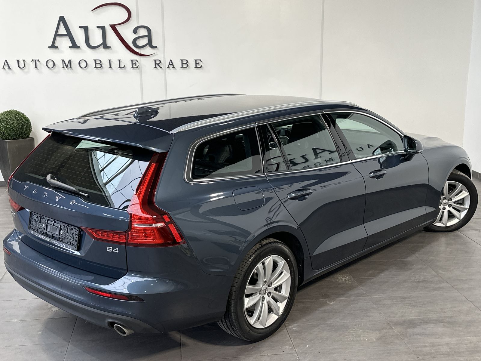 Fahrzeugabbildung Volvo V60 B4 Momentum Pro NAV+LED+SHZ+KAM+DIGDISP+SH